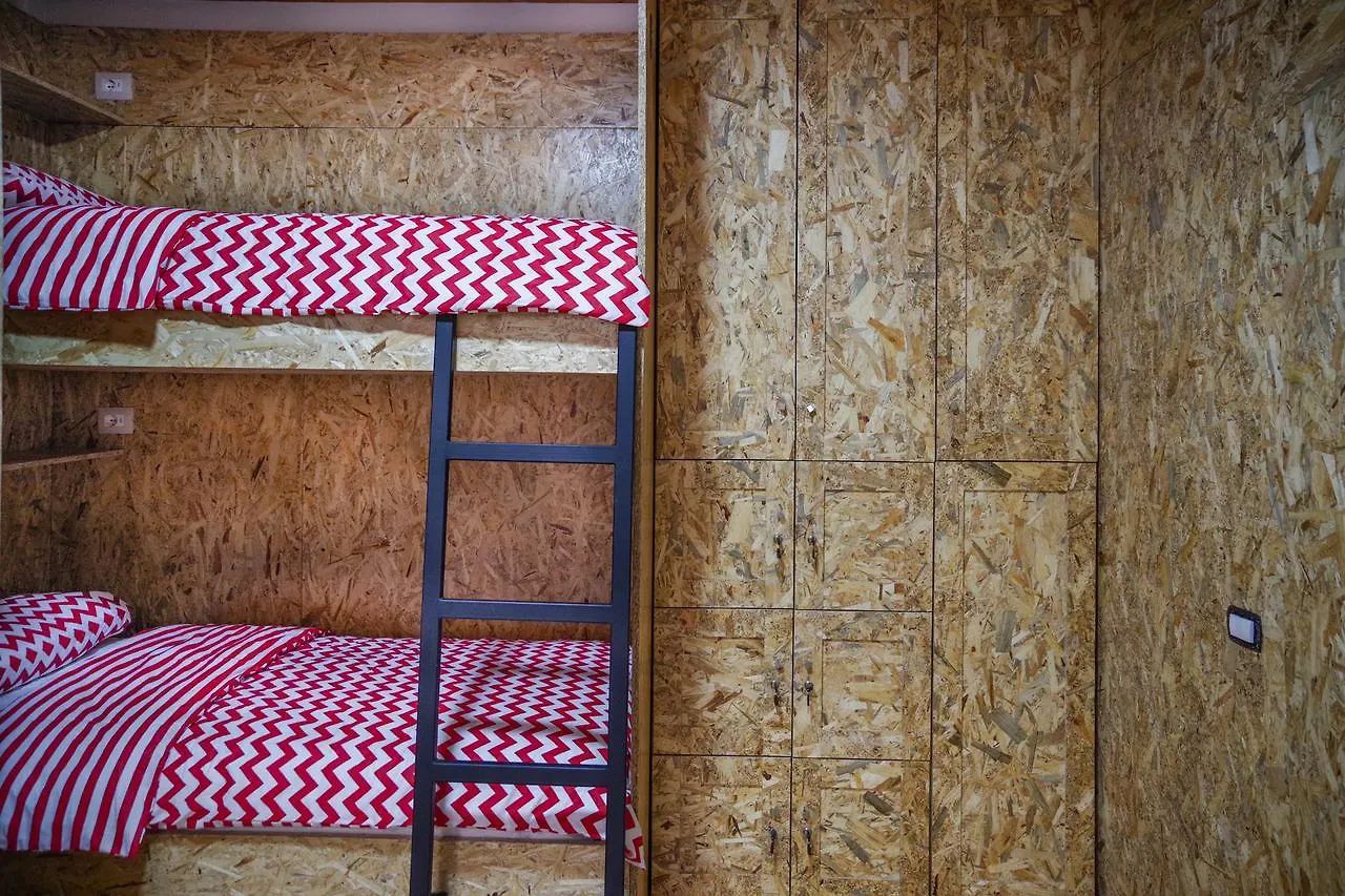 Buff Hostel تيرانا ألبانيا