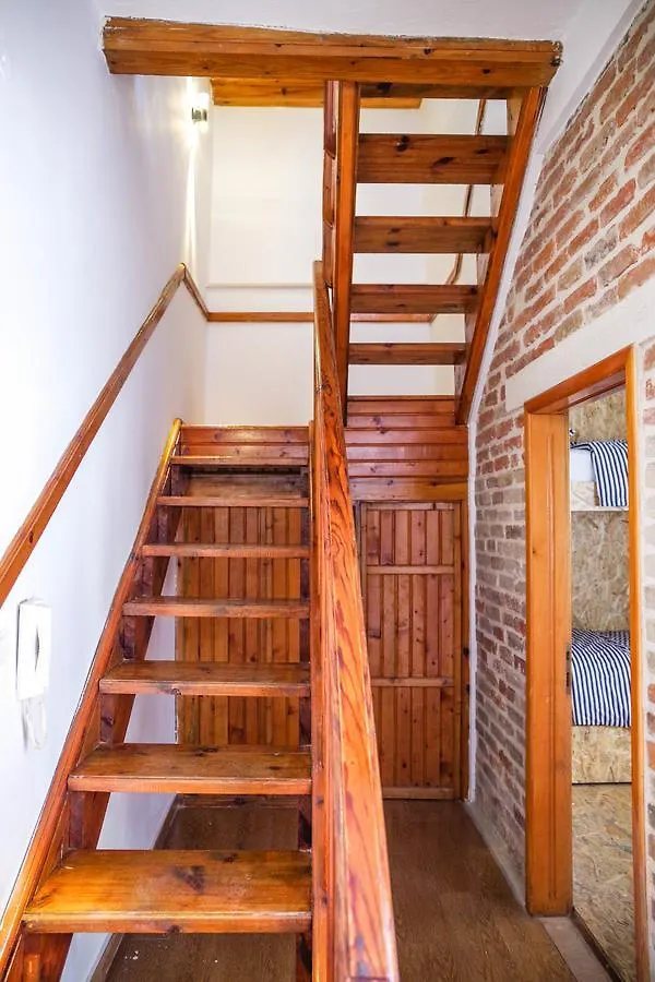 Buff Hostel تيرانا