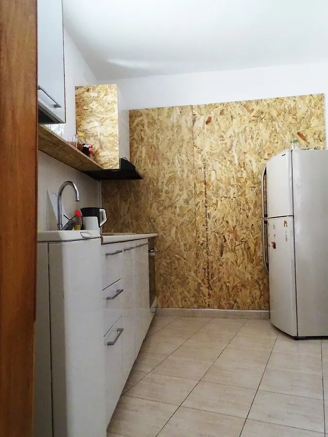 Buff Hostel تيرانا