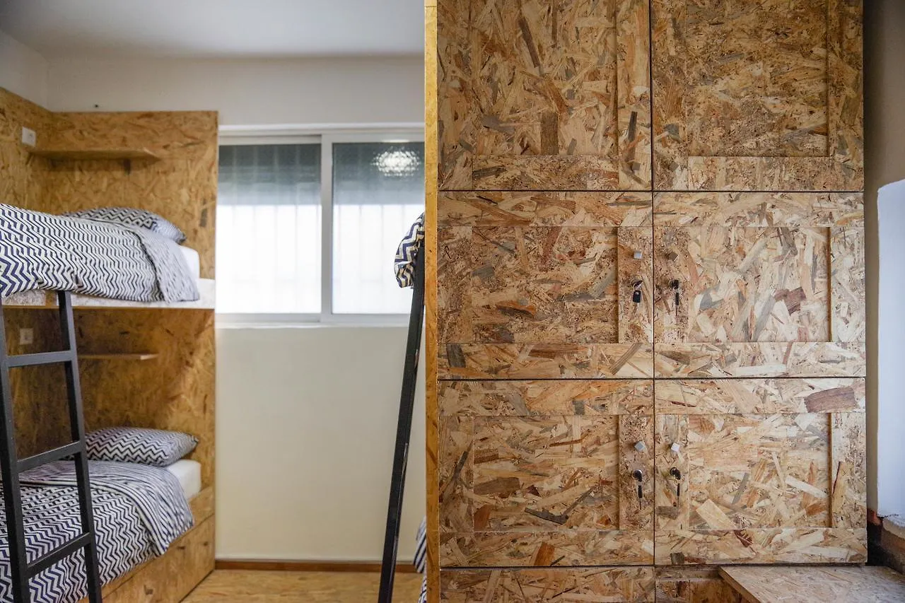 Buff Hostel تيرانا