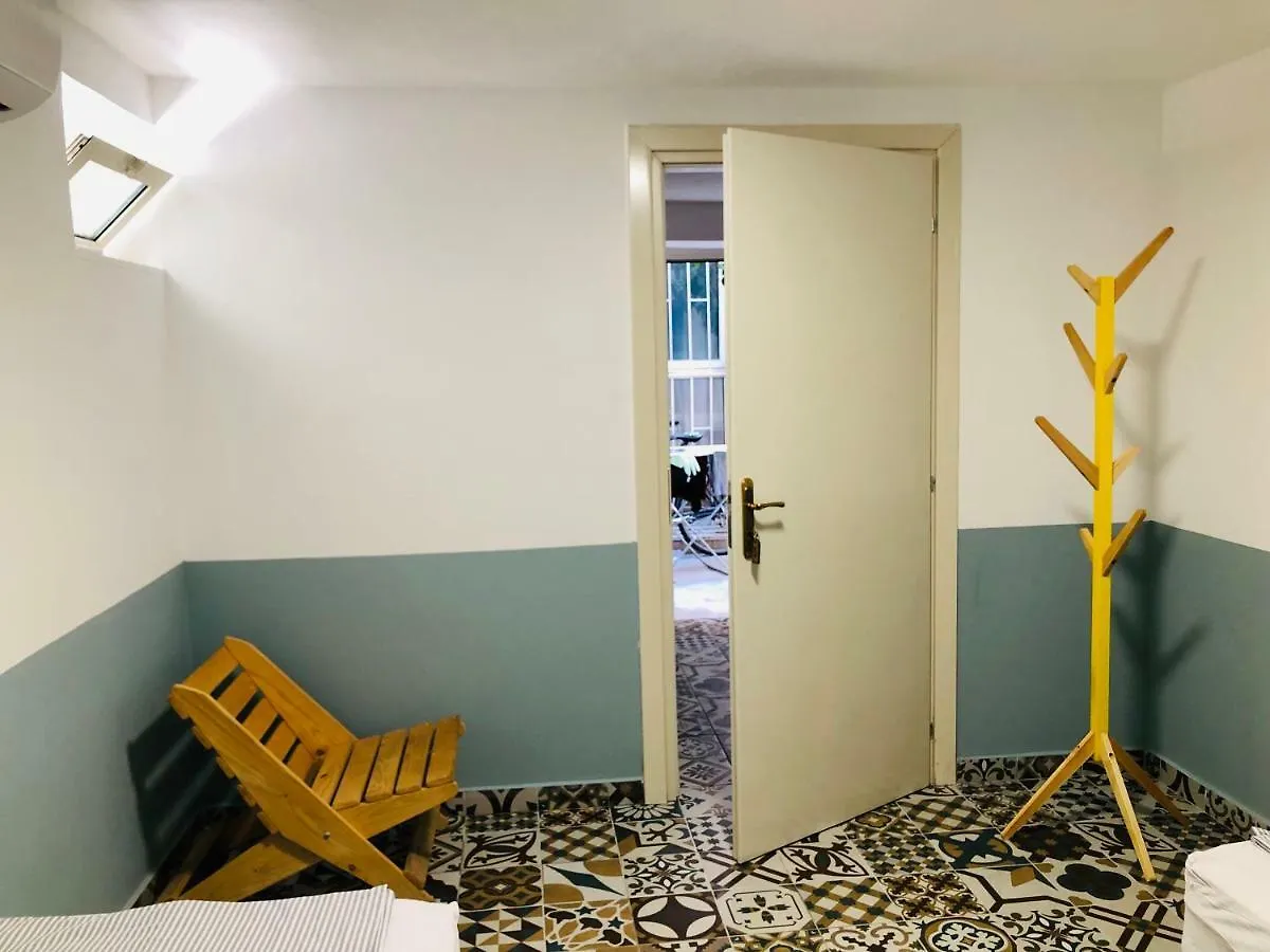 Buff Hostel تيرانا